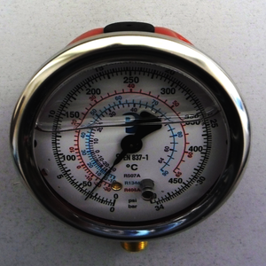 Manómetro de alta presión de Ø 68 mm con glicerina MPG-580-V para R-22,R407C y R-410A. conexión 1/8" NPT inferior vertical